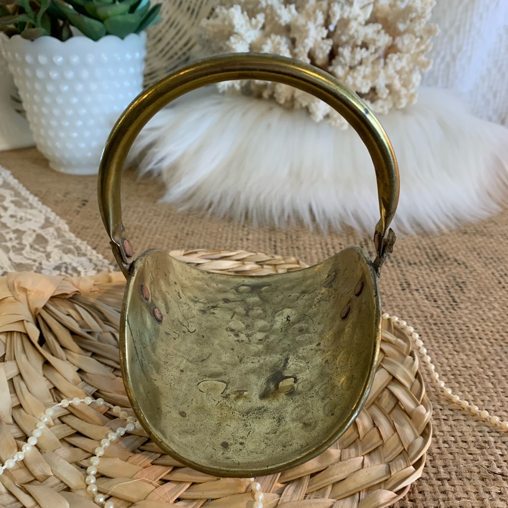 Vintage Small Footed Brass Basket ⚜️ Unique Home Decor / Eclectic / Gift - Picture 8 of 12